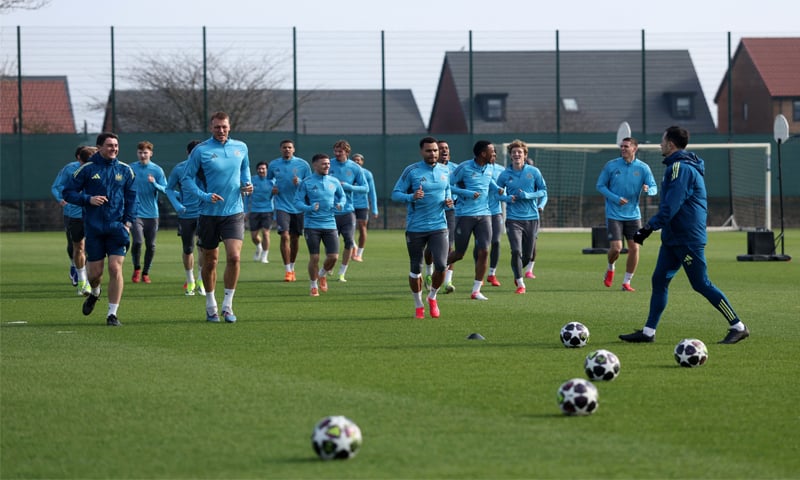 NEWCASTLE: Players of Newcastle United take part in a practice session at the Darsley Park training centre on Monday.
&mdash;AFP