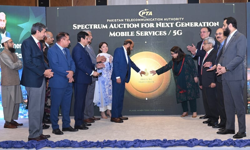 PTA chief Hafeezur Rehman and IT Minister Shaza Fatima Khawaja open the spectrum auction.&mdash;Dawn