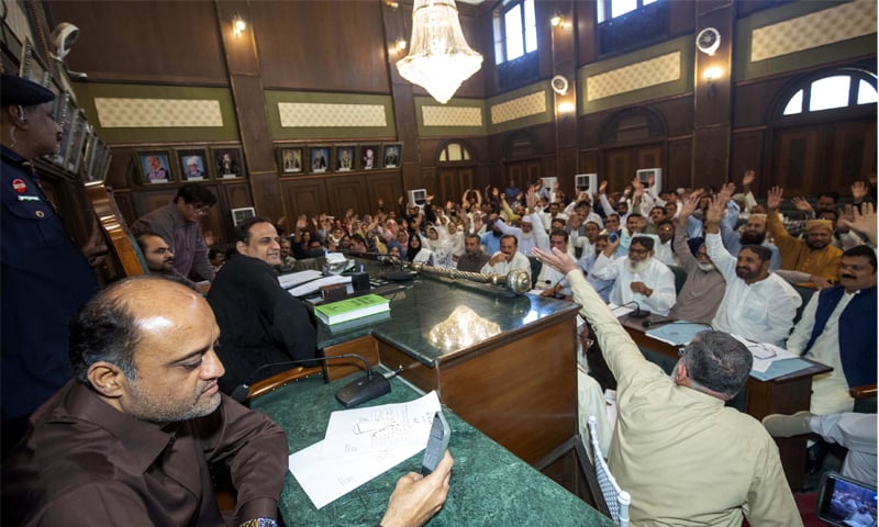 MAYOR Murtaza Wahab chairs the City Council session on Thursday.&mdash;PPI