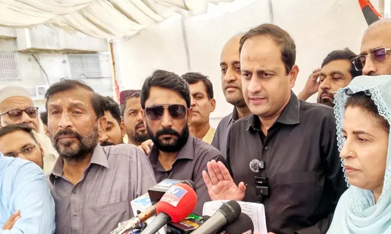 Mayor Murtaza Wahab speaks at the event.—Dawn Mayor Murtaza Wahab speaks at the event.—Dawn