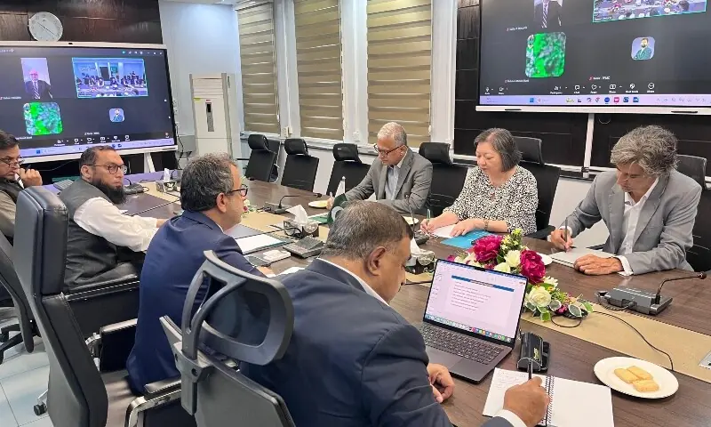 Federal Minister for Power Sardar Awais Ahmed Leghari discusses the concept with World Bank Country Director Ms Bolormaa Amgaabazar in Islamabad on Thursday, Apr 2. —Photo provided by author Federal Minister for Power Sardar Awais Ahmed Leghari discusses the concept with World Bank Country Director Ms Bolormaa Amgaabazar in Islamabad on Thursday, Apr 2. —Photo provided by author