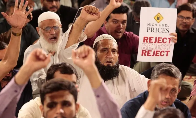 People chant slogans during a protest against the rising fuel prices in Pakistan, amid the US-Israeli conflict with Iran, in Karachi, Pakistan, April 3, 2026. —Reuters People chant slogans during a protest against the rising fuel prices in Pakistan, amid the US-Israeli conflict with Iran, in Karachi, Pakistan, April 3, 2026. —Reuters