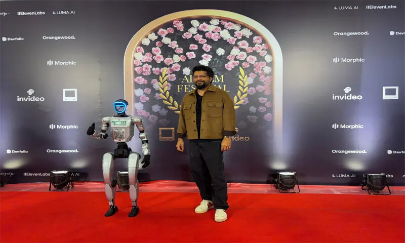 Bollywood director Karan Anshuman poses alongside a humanoid robot at an AI film festival in Mumbai.&mdash;Reuters/file