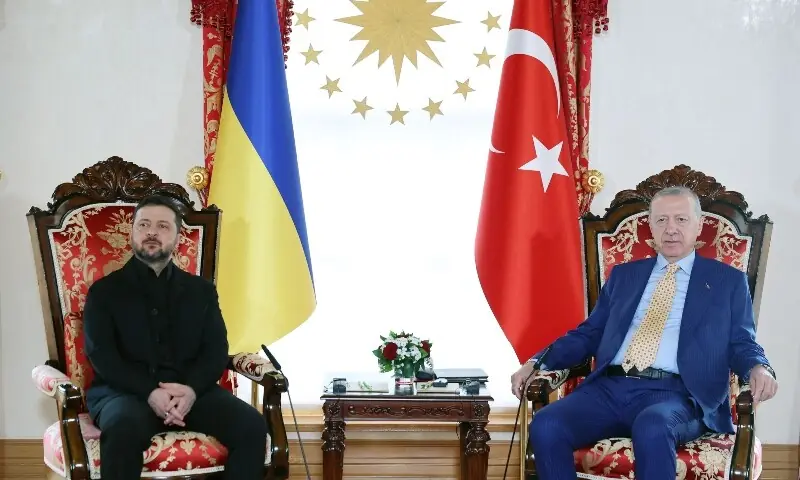 Turkiye’s President Recep Tayyip Erdogan (R) and Ukraine’s President Volodymyr Zelensky (L) attend a bilateral meeting on security at Dolmabahce Presidential Office, in Istanbul on April 4. — AFP Turkiye’s President Recep Tayyip Erdogan (R) and Ukraine’s President Volodymyr Zelensky (L) attend a bilateral meeting on security at Dolmabahce Presidential Office, in Istanbul on April 4. — AFP