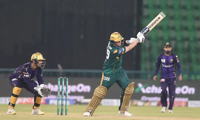 LAHORE: Multan Sultans opener Steve Smith plays a shot as Quetta Gladiators wicket-keeper Khawaja Nafay looks on during their Pakistan Super League match at the Gaddafi Stadium on Sunday.—Murtaza Ali/White Star LAHORE: Multan Sultans opener Steve Smith plays a shot as Quetta Gladiators wicket-keeper Khawaja Nafay looks on during their Pakistan Super League match at the Gaddafi Stadium on Sunday.—Murtaza Ali/White Star