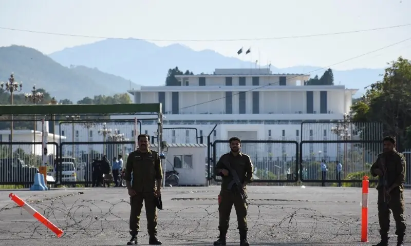 Police officers stand guard on a road leading to the Pakistani President&rsquo;s house, as Pakistan prepares to host the US and Iran for peace talks, in Islamabad, Pakistan, April 10, 2026. &mdash;Reuters