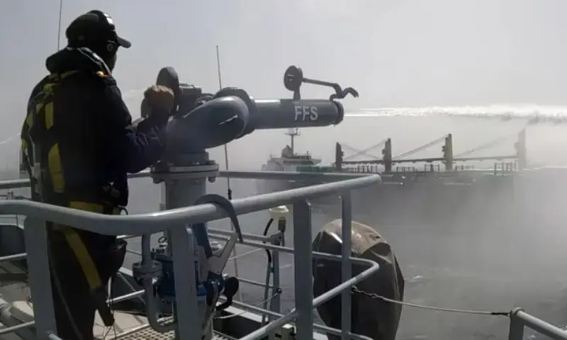 Pakistan Navy undertakes rescue operation for crew of MV Gold Autumn off Pakistan’s coast. — photo provided by Pakistan Navy Pakistan Navy undertakes rescue operation for crew of MV Gold Autumn off Pakistan’s coast. — photo provided by Pakistan Navy