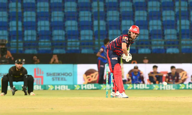 KARACHI Kings batter Saad Baig eyes a shot during the Pakistan Super League match against Hyderabad Kingsmen at the National Bank Stadium on Saturday.—Tahir Jamal/White Star KARACHI Kings batter Saad Baig eyes a shot during the Pakistan Super League match against Hyderabad Kingsmen at the National Bank Stadium on Saturday.—Tahir Jamal/White Star
