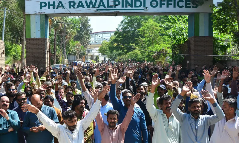 Sanitary workers of Rawalpindi Waste Management Company stage a protest outside the Rawalpindi Press Club on Tuesday. — White Star Sanitary workers of Rawalpindi Waste Management Company stage a protest outside the Rawalpindi Press Club on Tuesday. — White Star