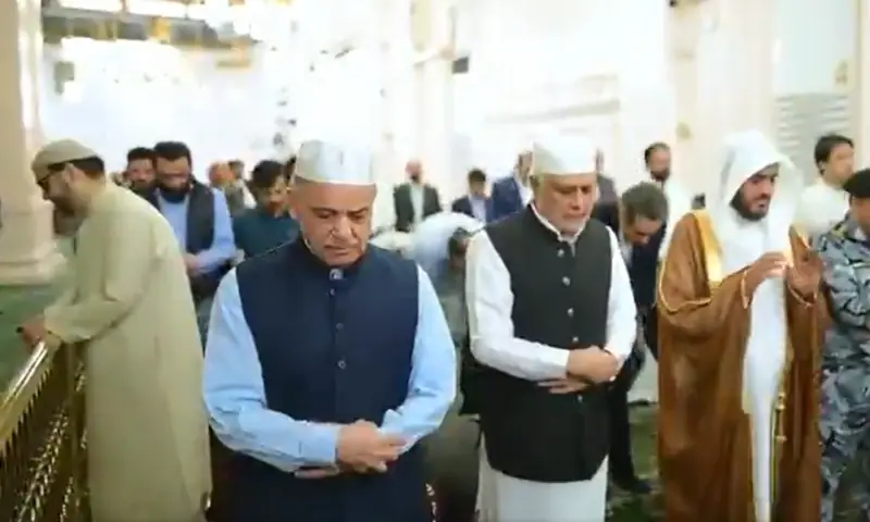 PM Shehbaz pays a visit to the Prophet’s Mosque in Medina on April 15. — PakPMO via X