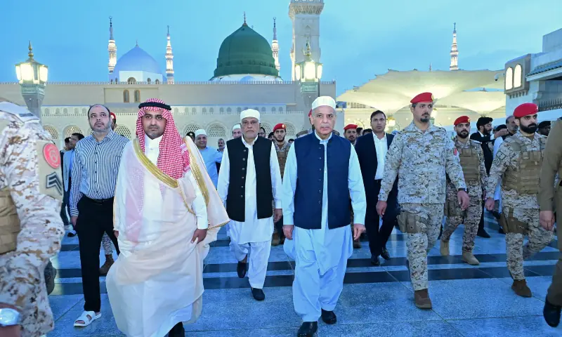 Prime Minister Muhammad Shehbaz Sharif visits Rauda i Rasool (SAW) in Masjid-e-Nabwi on April 16. — PakPMO via X Prime Minister Muhammad Shehbaz Sharif visits Rauda i Rasool (SAW) in Masjid-e-Nabwi on April 16. — PakPMO via X