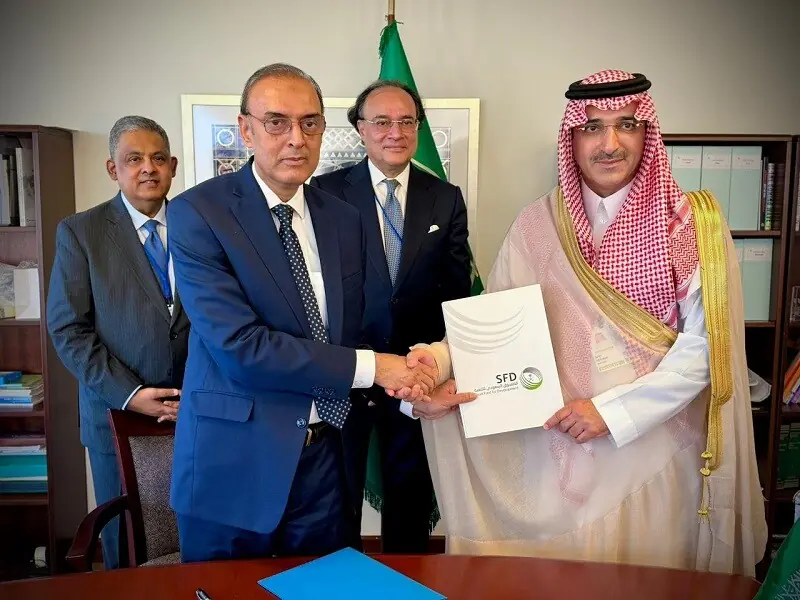 Signing of the agreement between SBP Governor Jameel Ahmad and Chief Executive Officer of SFD Sultan bin Abdulrahman Al-Marshad in Washington. — Ministry of Finance X Signing of the agreement between SBP Governor Jameel Ahmad and Chief Executive Officer of SFD Sultan bin Abdulrahman Al-Marshad in Washington. — Ministry of Finance X
