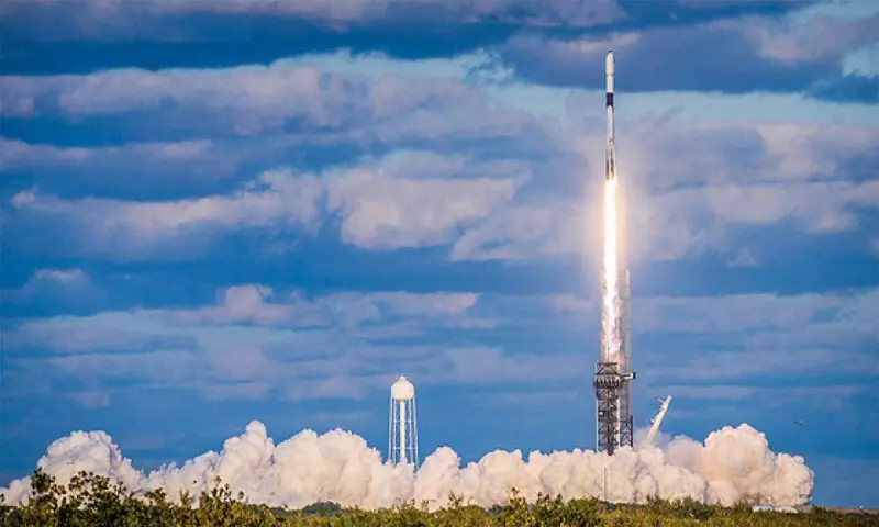 South Korea’s military reconnaissance satellite lifts off from the Kennedy Space Centre.
—Courtesy The Korea Herald South Korea’s military reconnaissance satellite lifts off from the Kennedy Space Centre.
—Courtesy The Korea Herald