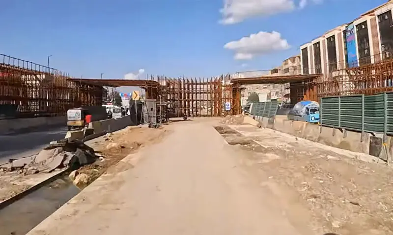 Construction work has stalled at the BRT Red Line site on University Road. &mdash;Fahim Siddiqi / White Star
