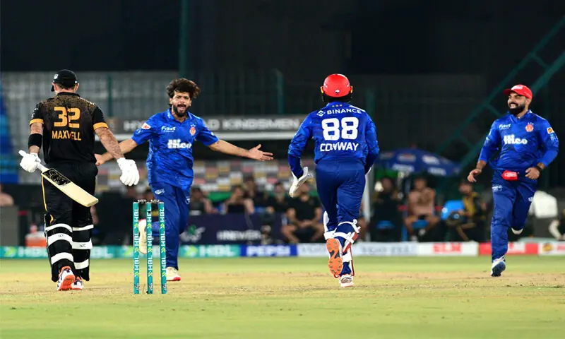 ISLAMABAD United spinner Imad Wasim (second L) celebrates after dismissing Hyderabad Kingsmen batter Glenn Maxwell during the Pakistan Super League match at the National Bank Stadium on Friday.&mdash;Tahir Jamal/White Star
