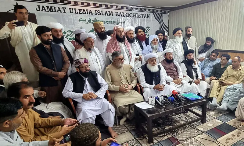 JUI-F Balochistan Emir Senator Maulana Wasay addresses a press conference, along with Senator Kamran Murtaza and other leaders.&mdash;PPI