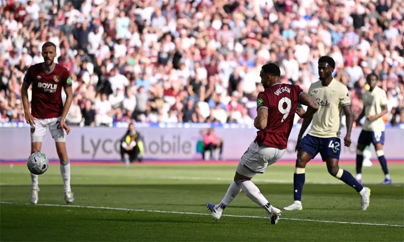 LONDON: West Ham United&rsquo;s Callum Wilson (second R) scores against Everton during their Premier League match at the London Stadium on Saturday.&mdash;Reuters
