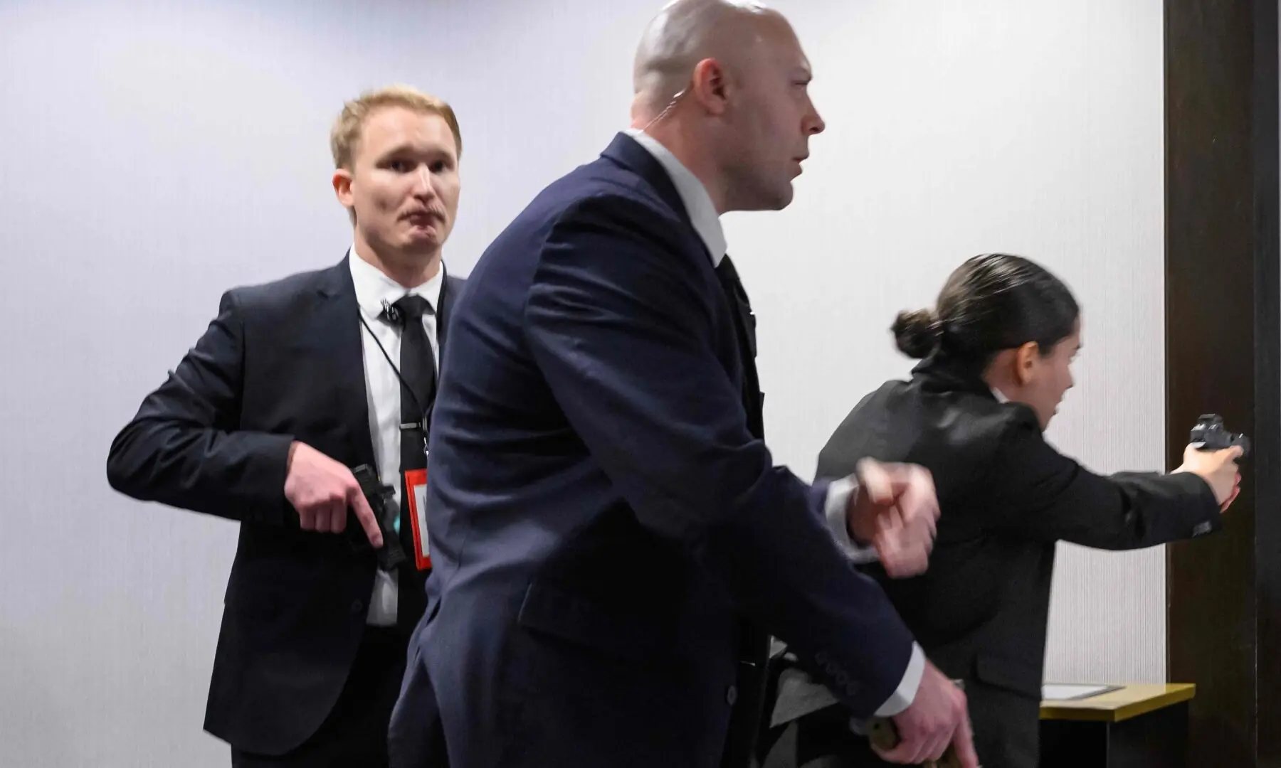 Agents draw their guns after loud bangs were heard during the White House Correspondents&rsquo; dinner at the Washington Hilton in Washington, DC, on April 25. &mdash; AFP