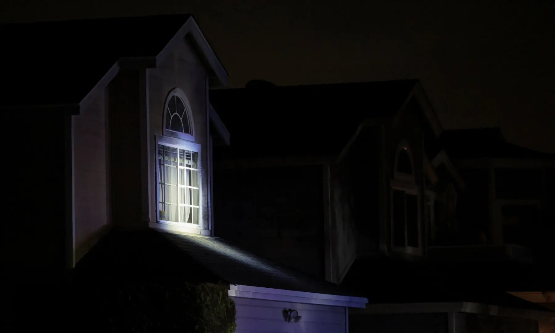 FBI agents point a spotlight at a window of the residence associated with Cole Tomas Allen, the suspect in the shooting incident at the annual White House Correspondents&rsquo; Association dinner in Washington, DC, in Torrance, California, US, April 25. &mdash; Reuters