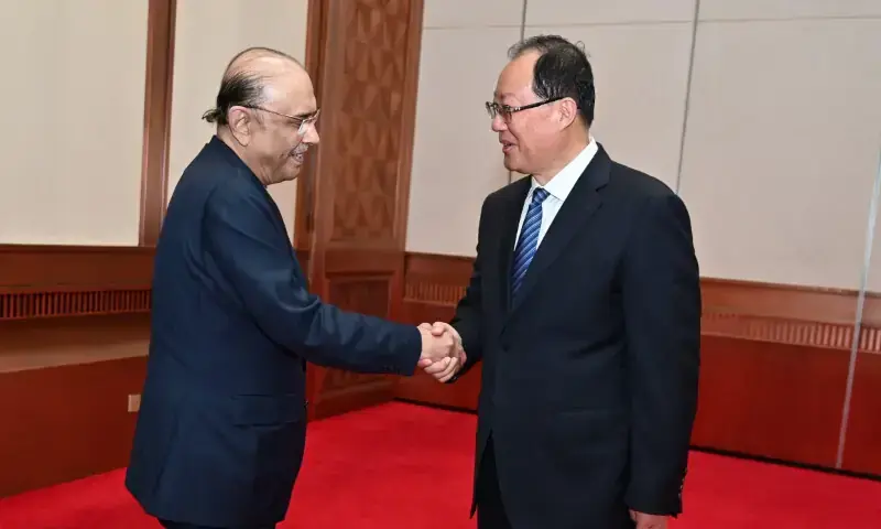 President Asif Ali Zardari, shaking hangs of Hunan Governor Mao Weiming on April 26, 2026. &mdash; Photo via X/@PresOfPakistan