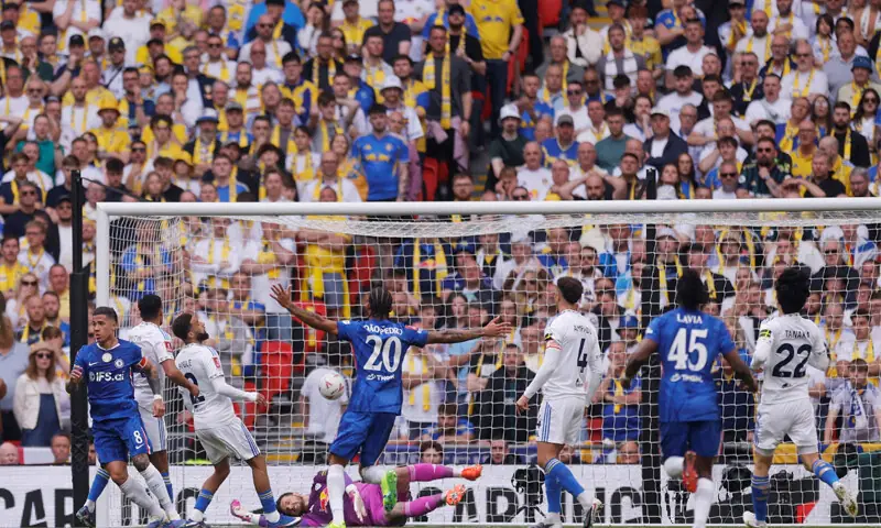 LONDON: Chelsea&rsquo;s Enzo Fernandez (L) celebrates after scoring against Leeds United during their FA Cup semi-final at the Wembley Stadium on Sunday.&mdash;Reuters