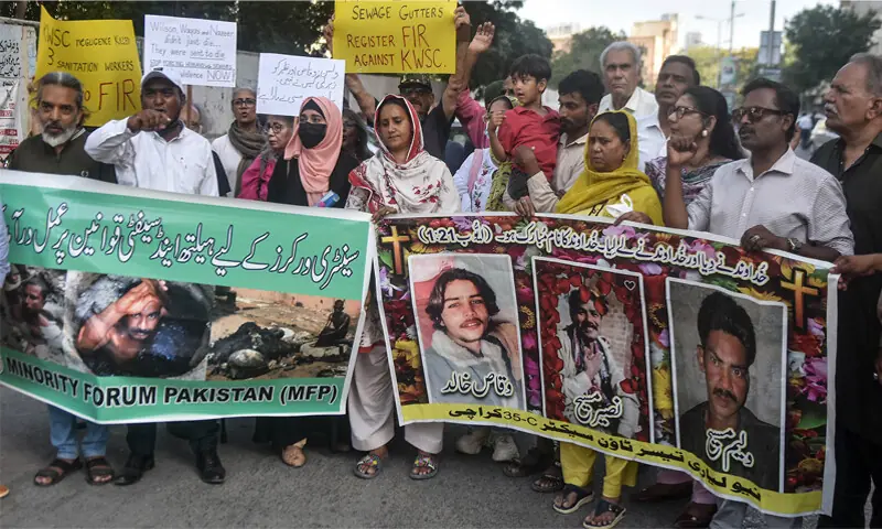 People stage a protest over the death of three sanitation workers. &mdash;Fahim Siddiqi / White Star