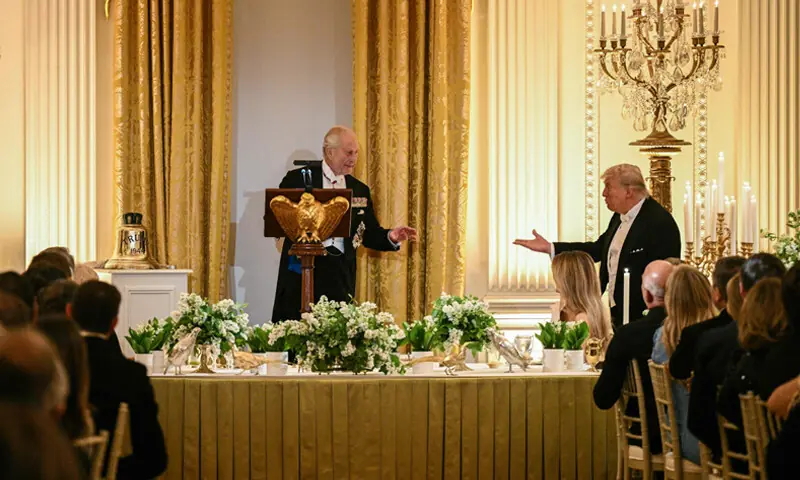 Britain&rsquo;s King Charles III presents the original bell from the HMS Trump, a World War II-era submarine, as a gift to US President Donald Trump during a State Dinner at the White House.&mdash;AFP