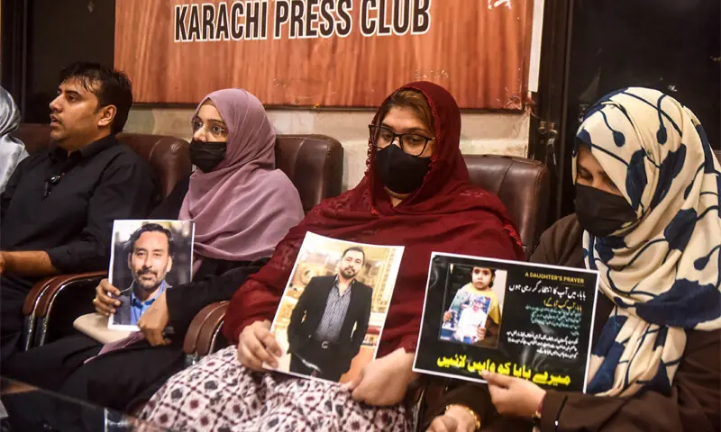 FAMILY members of seafarers held hostage by Somali pirates hold photos of loved ones during a presser.&mdash;Fahim Siddiqi / White Star