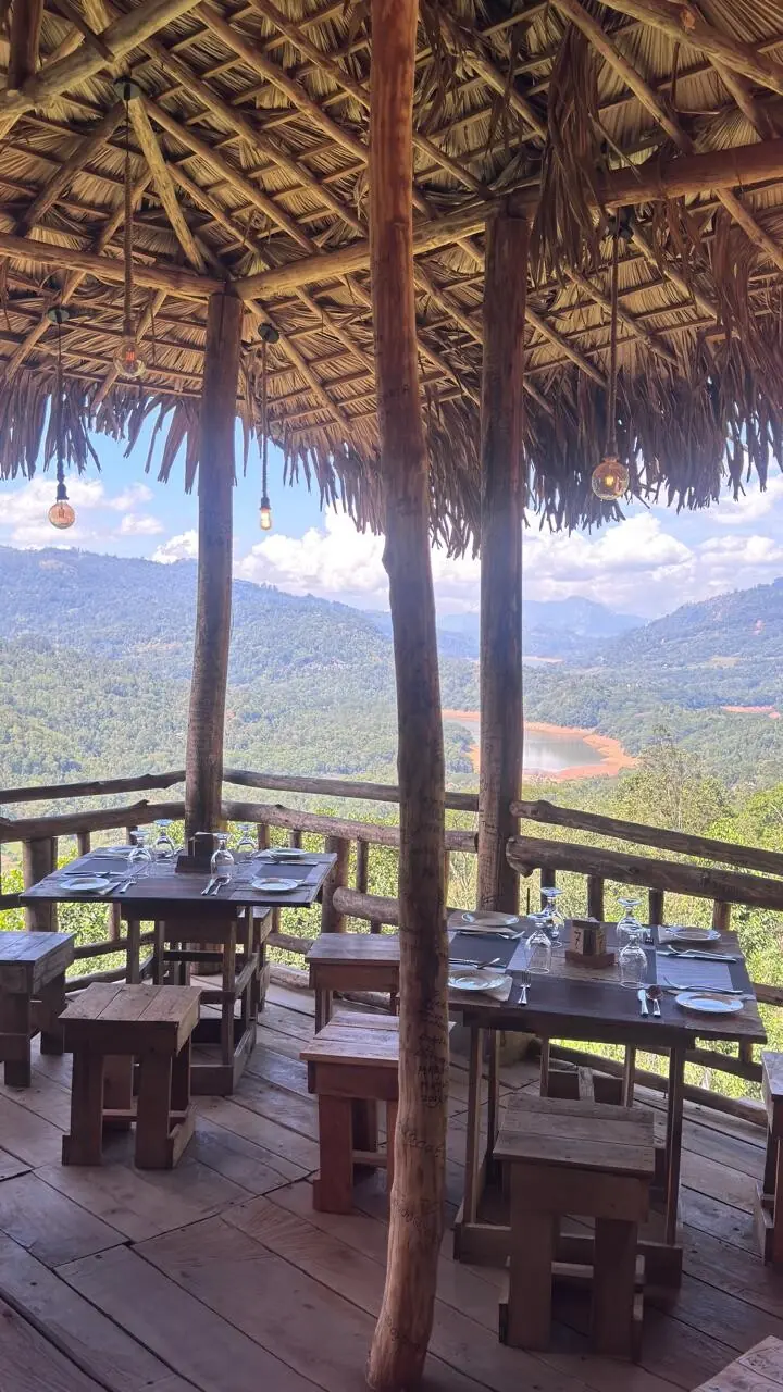  Imagine having chai pakoras here, with that view. 