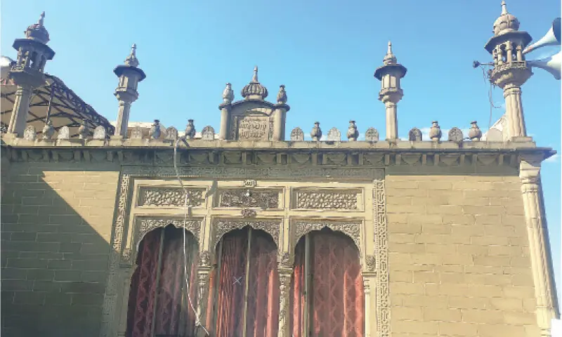 The beautiful facade of the Bhayth mosque bears stamp of stone artistry which is rare now. The mosque at the bottom of Tilla Jogian hills is also an attraction for tourists.