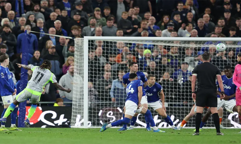 MANCHESTER City&rsquo;s Jeremy Doku (second L) scores the equaliser against Everton during their Premier League match at the Hill Dickinson Stadium.&mdash;Reuters