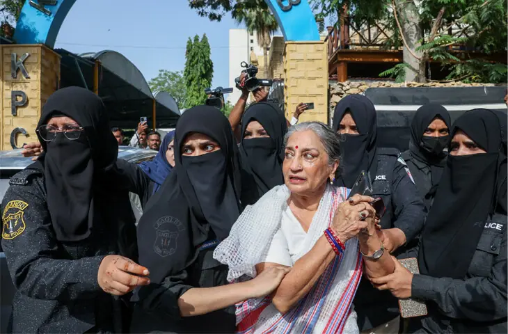 Sheema Kermani is surrounded by women police personnel outside the Karachi Press Club.&mdash;Reuters