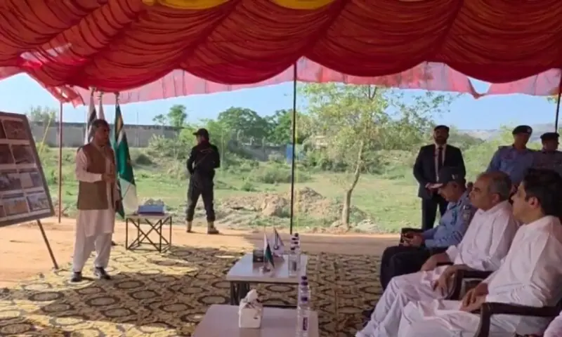 Federal Interior Minister Mohsin Naqvi's visit to the mega project for the extension of Margalla Road to the Motorway. Inspected the construction activities on Tuesday, May 5. &mdash;Screengrab via @MOIofficialGoP
