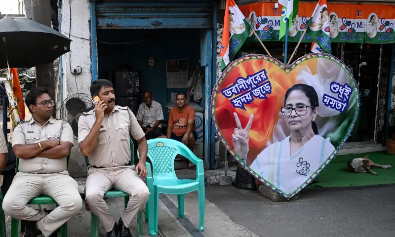 Police personnel guard the road leading towards the residence of West Bengal Chief Minister and All India Trinamool Congress (TMC) party chairperson Mamata Banerjee in Kolkata on May 5, 2026 after her party lost the recently concluded state legislative assembly elections. &mdash; AFP