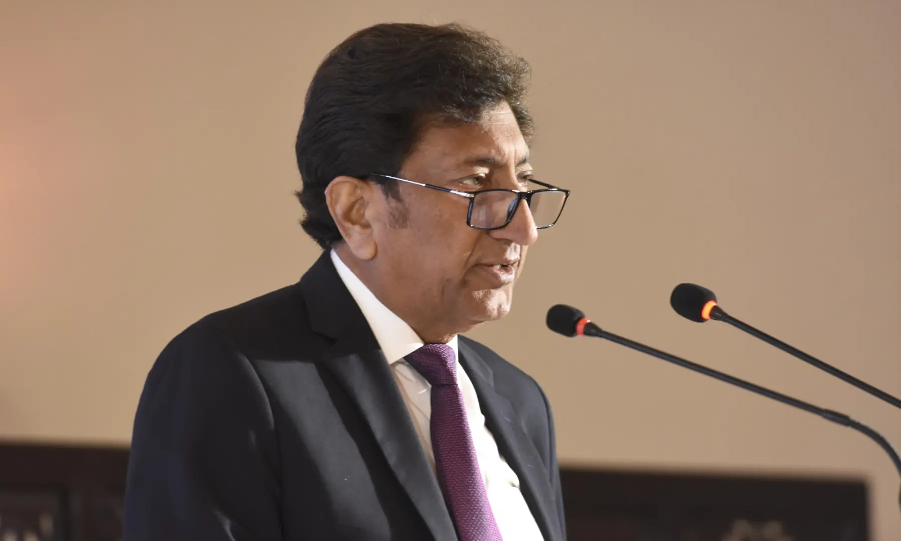 Water Resources Minister Mian Muhammad Mueen Wattoo speaks at the Breathe Pakistan conference. &mdash; White Star/ Tanveer Shahzad