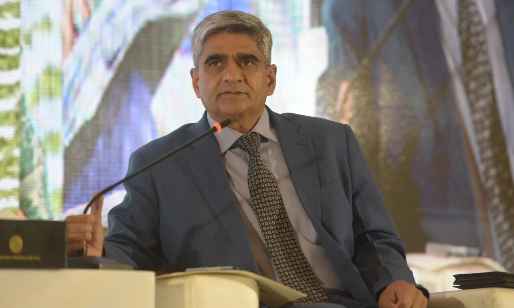Green Pakistan Initiative CEO Major Gen Shahid Nazir speaks at the Breathe Pakistan conference. &mdash; White Star/ Muhammad Asim