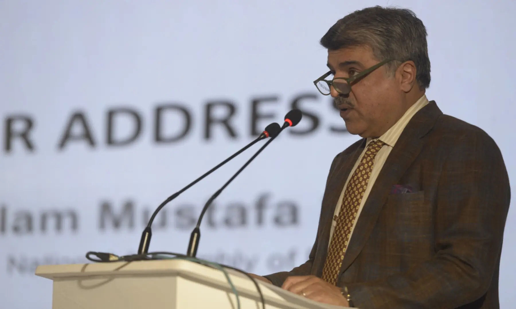 National Assembly Deputy Speaker Ghulam Mustafa Shah speaks at the Breathe Pakistan conference. &mdash; White Star/ Muhammad Asim