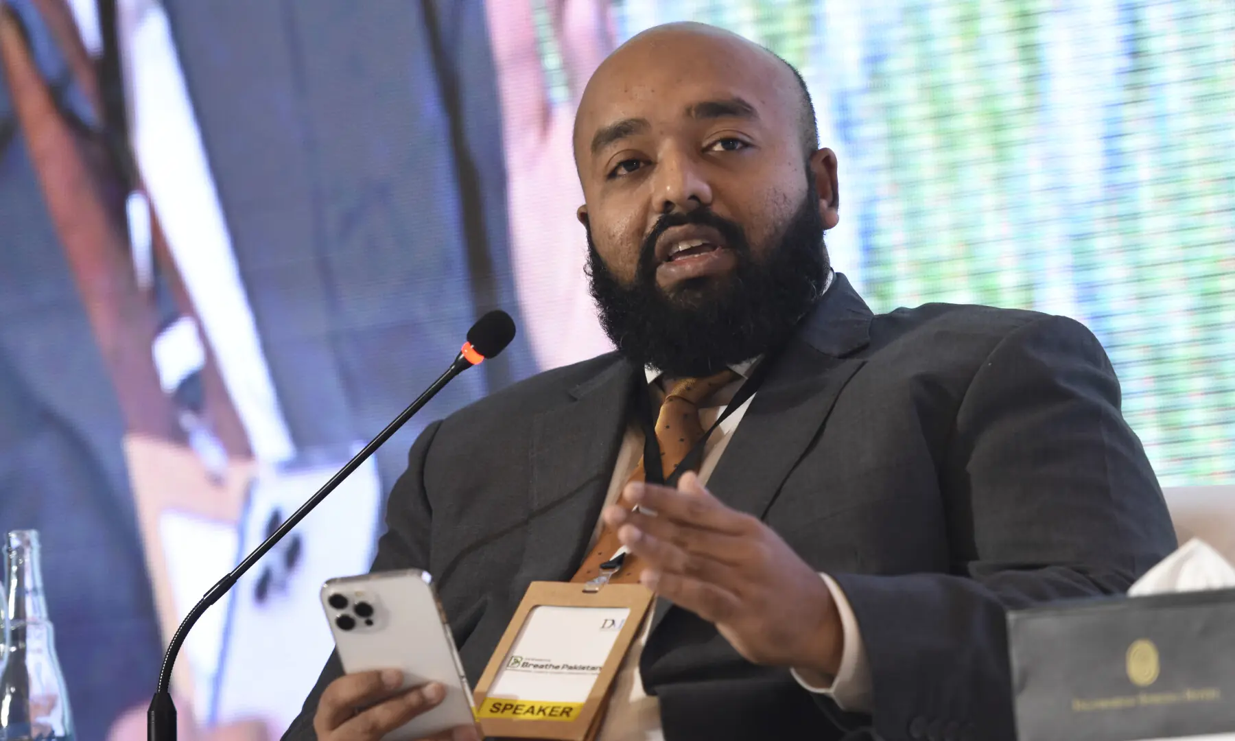  Mohamed Thoha, High Commissioner of the Maldives to Pakistan, speaks at the Breathe Pakistan conference. &mdash; White Star/Tanveer Shahzad 