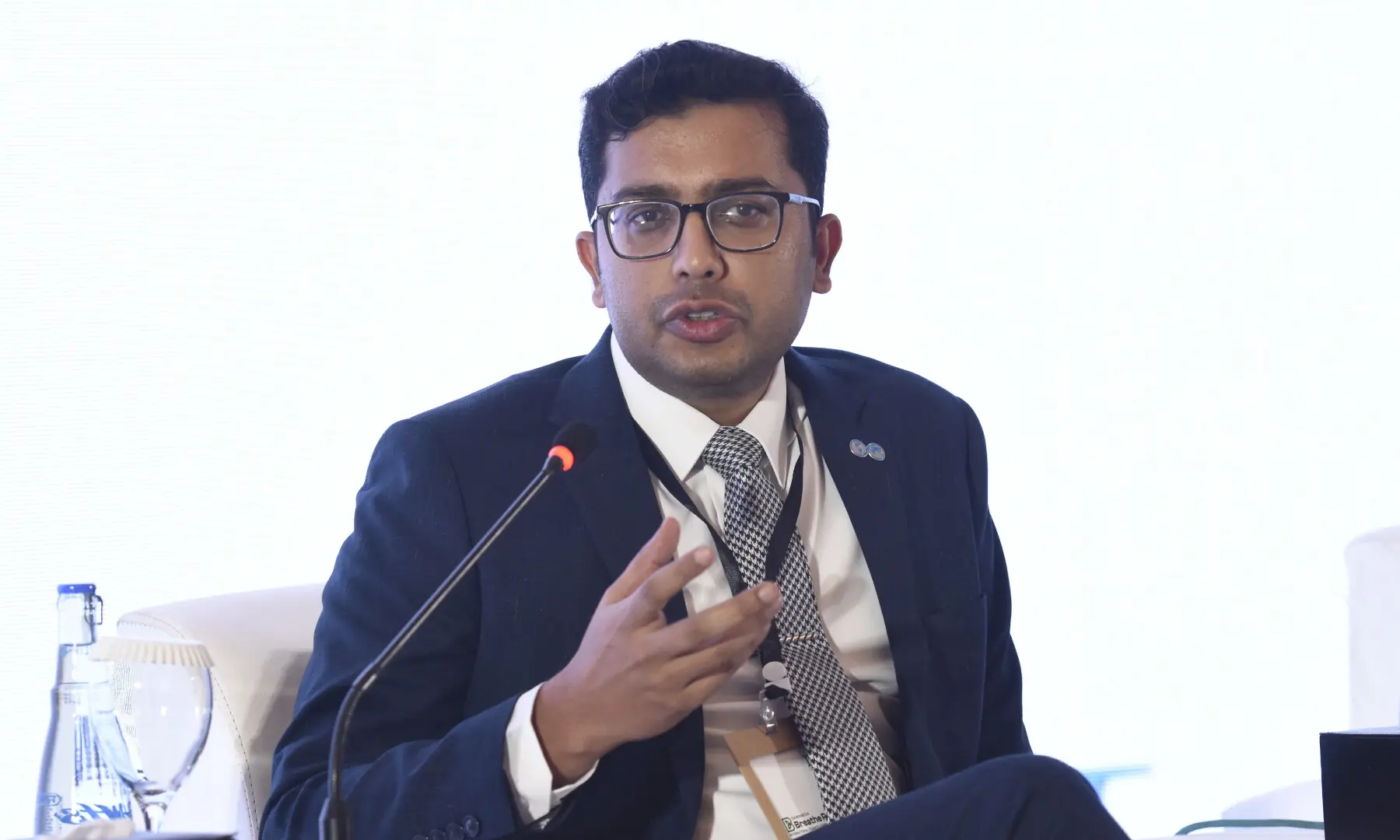 Kamran Siddiqui speaks at Breathe Pakistan. &mdash; White Star/ Tanveer Shahzad