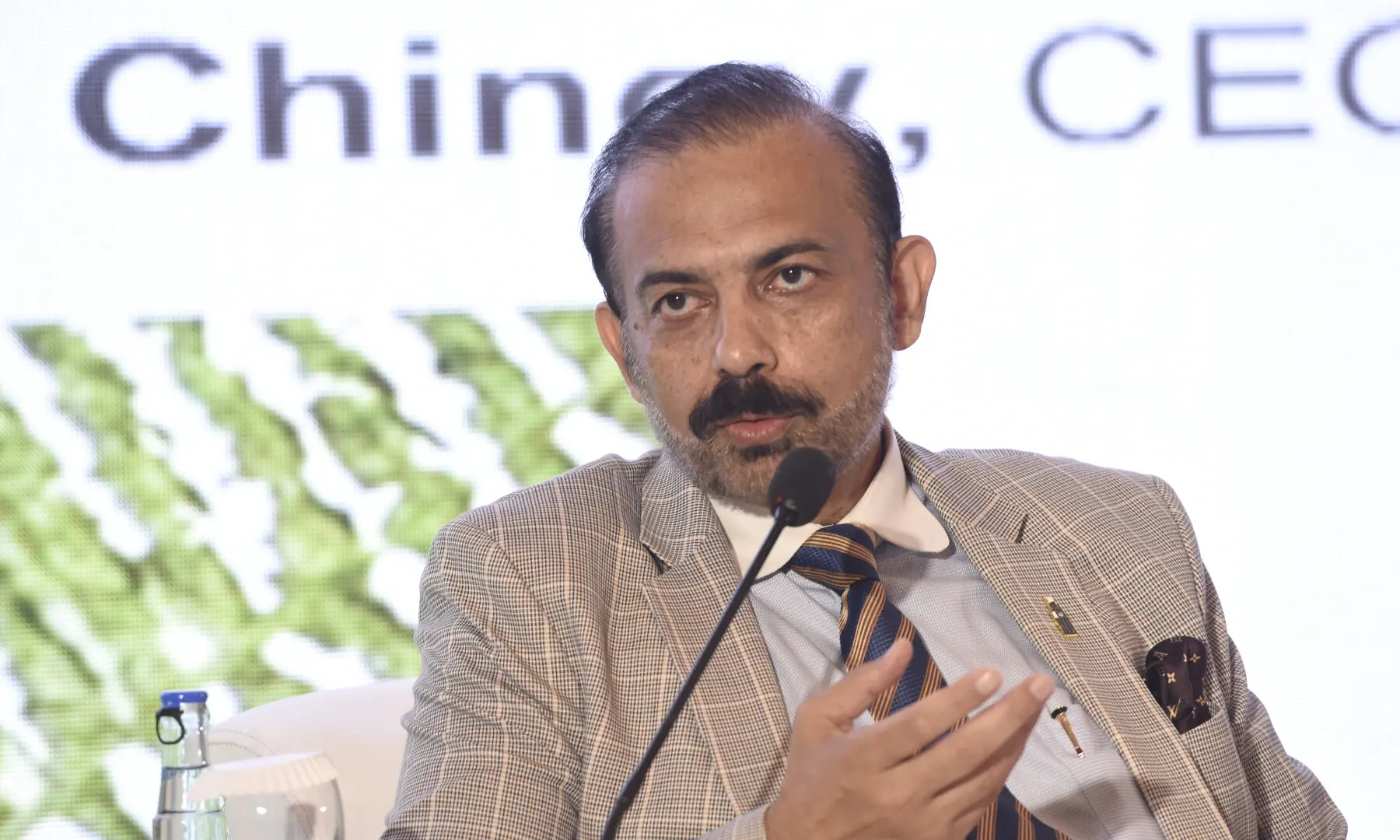  Dr Faisal Hashmi, of Coca-Cola Pakistan &amp; Afghanistan&rsquo;s public affairs department, speaks at Breathe Pakistan conference. &mdash; White Star/ Tanveer Shahzad 