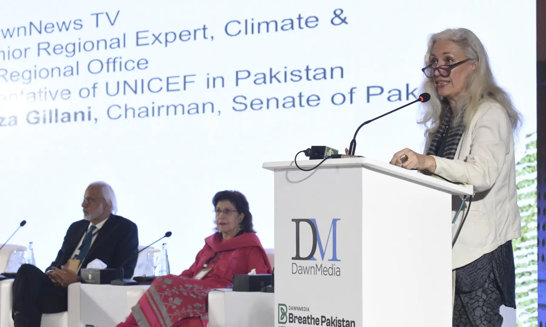  Unicef Pakistan&rsquo;s Pernille Ironside speaks at Breathe Pakistan conference. &mdash; White Star/ Tanveer Shahzad 