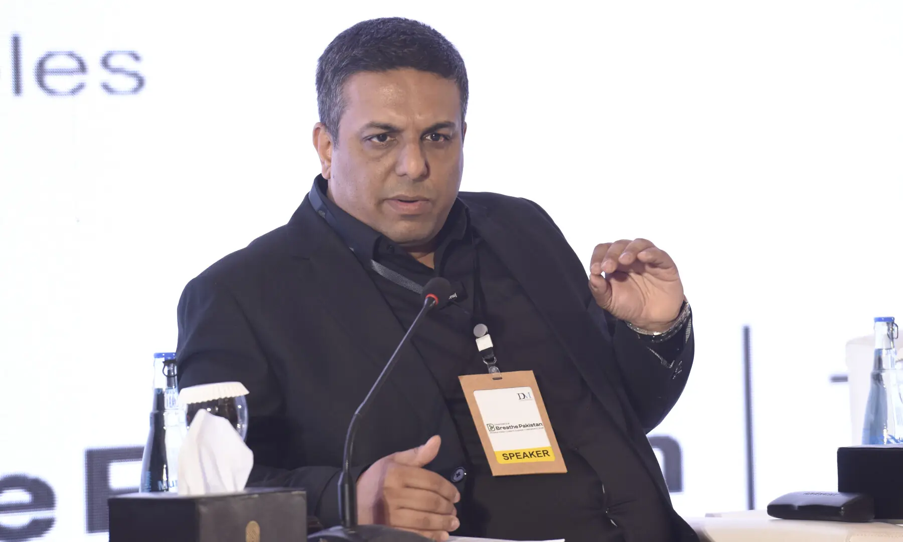  Najeebullah Khan speaks at Breathe Pakistan conference. &mdash; White Star/ Tanveer Shahzad 