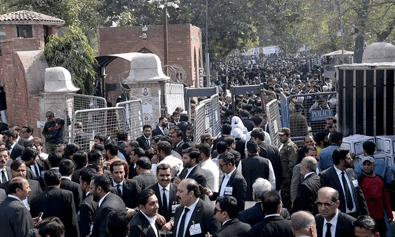 Lawyers gather to elect office-bearers of the Lahore High Court Bar Association. &mdash; APP/File