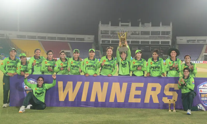 PAKISTAN players rejoice with the trophy after sweeping the ODI series against Zimbabwe at the National Bank Stadium on Saturday.&mdash;Tahir Jamal/White Star