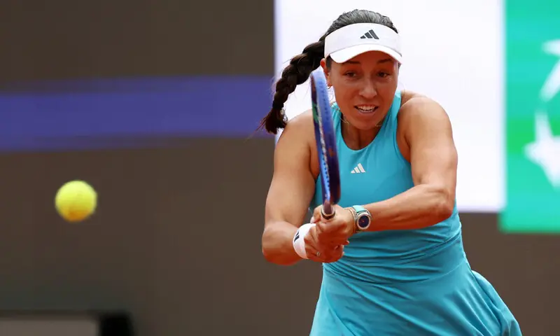 ROME: Jessica Pegula of the US hits a return against Poland&rsquo;s Iga Swiatek during their Italian Open quarter-final at Foro Italico on Wednesday.&mdash;Reuters
