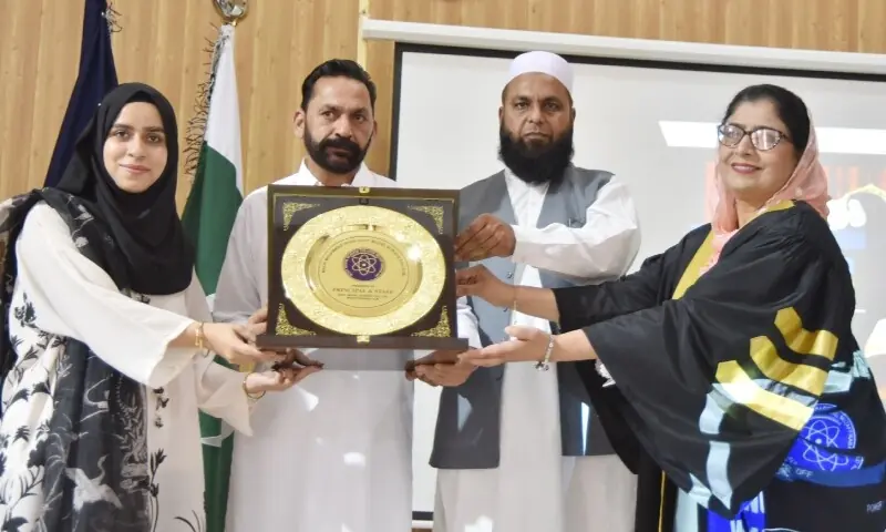 AJK Minister for Higher Education Malik Zafar Iqbal (2nd left), DPI Colleges Prof Dr Tariq Khan and Shagufta Bukhari, principal of Model Science College Muzaffarabad, present a souvenir to Walija Nisar, described as the state’s youngest CSS qualifier in the recently announced results. — Photo by author AJK Minister for Higher Education Malik Zafar Iqbal (2nd left), DPI Colleges Prof Dr Tariq Khan and Shagufta Bukhari, principal of Model Science College Muzaffarabad, present a souvenir to Walija Nisar, described as the state’s youngest CSS qualifier in the recently announced results. — Photo by author