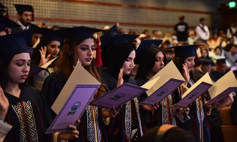 Fresh graduates take the oath during the convocation.—Dawn Fresh graduates take the oath during the convocation.—Dawn