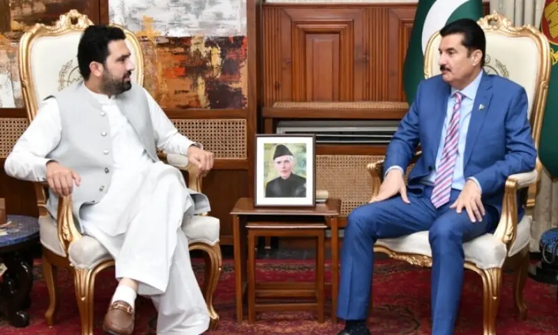 KP CM Sohail Afridi meets KP Governor Faisal Karim Kundi on May 17 at Governor House. &mdash; Photo via X/@fkkundi