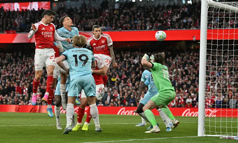 LONDON: Arsenal’s Kai Havertz (L) heads to score the winner during the Premier League match against Burnley at the Emirates Stadium.—AFP LONDON: Arsenal’s Kai Havertz (L) heads to score the winner during the Premier League match against Burnley at the Emirates Stadium.—AFP