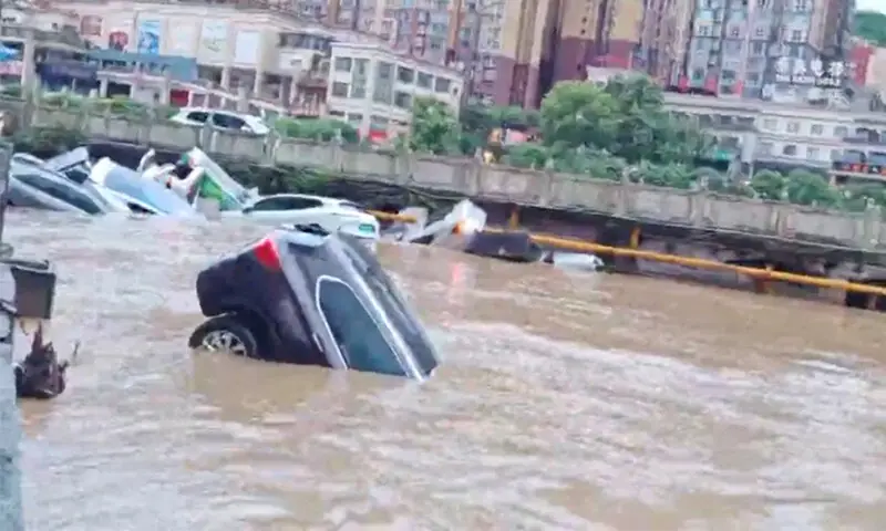 CARS partially submerged in floodwaters after heavy rainfall in China’s Duyun city.—Reuters CARS partially submerged in floodwaters after heavy rainfall in China’s Duyun city.—Reuters